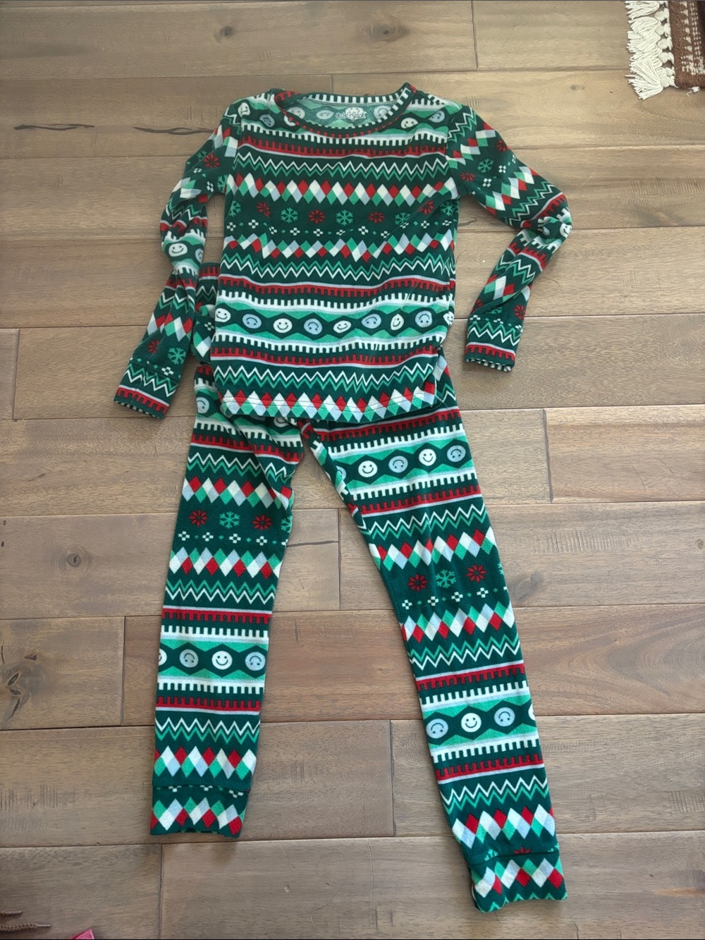 Cat & Jack Green Red White Patterned Kids Pajama Set